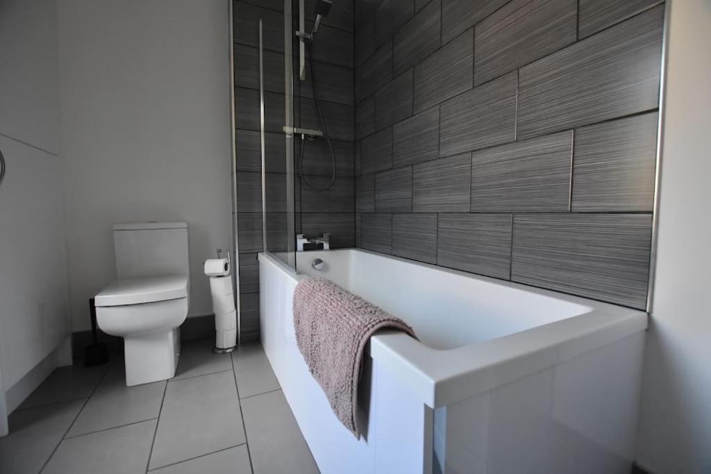 Apex Living Ne - Beachville House 4 Beds Free Parking ซันเดอร์แลนด์ ภายนอก รูปภาพ